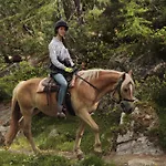 La Tresenda And Mountain Farm