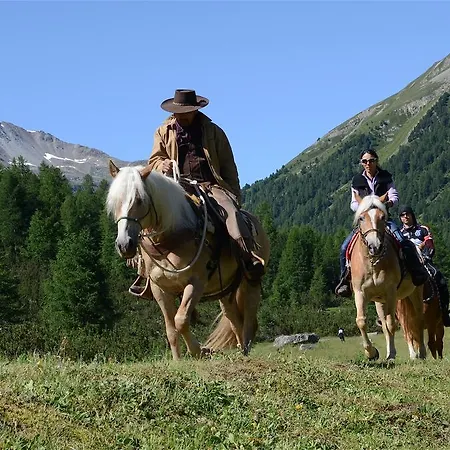Hotel La Tresenda And Mountain Farm