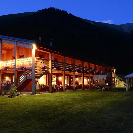 La Tresenda And Mountain Farm